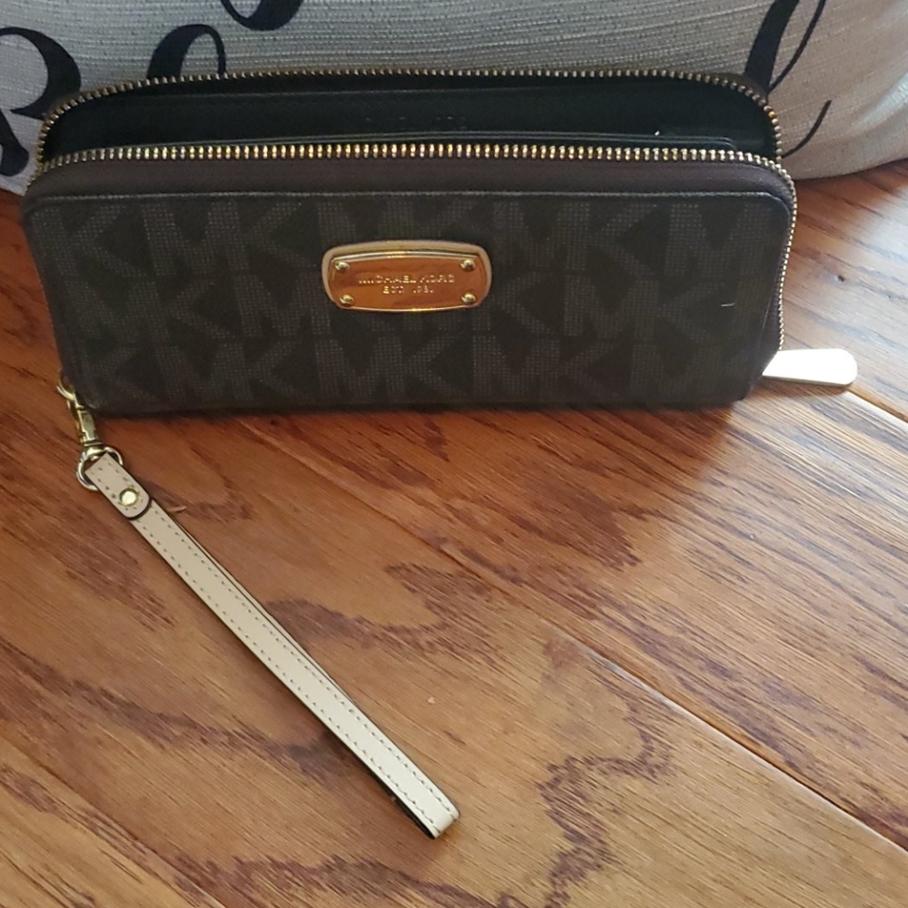 Wristlet